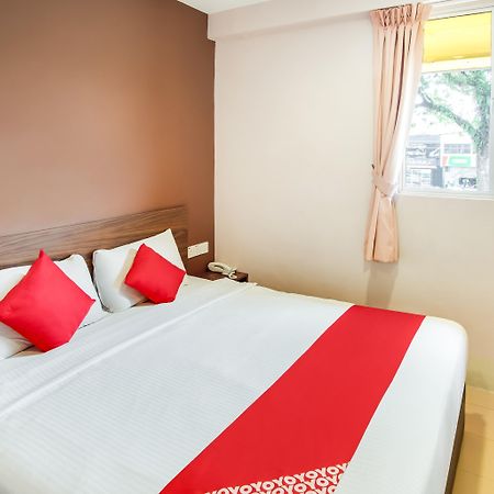 Oyo 89480 Dream House Hotel Секудаи Экстерьер фото