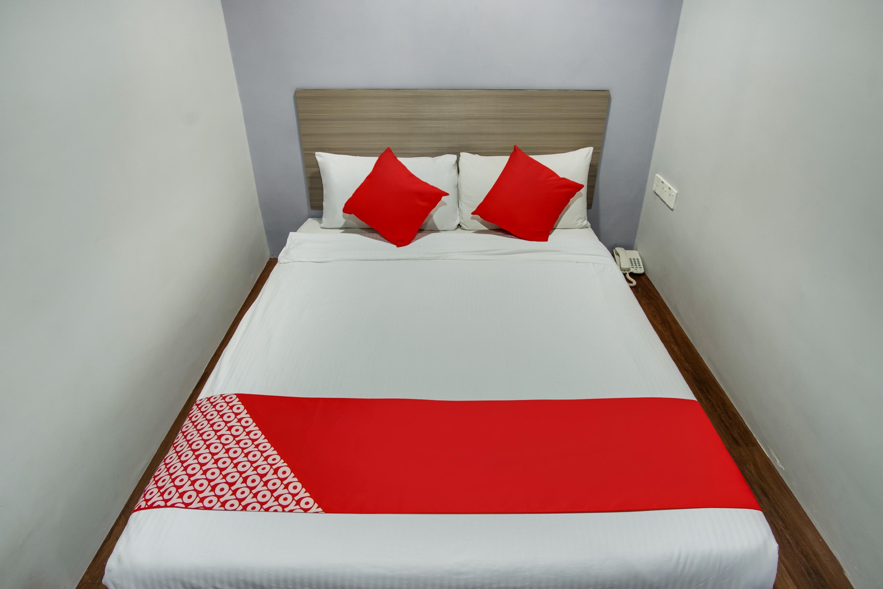 Oyo 89480 Dream House Hotel Секудаи Экстерьер фото