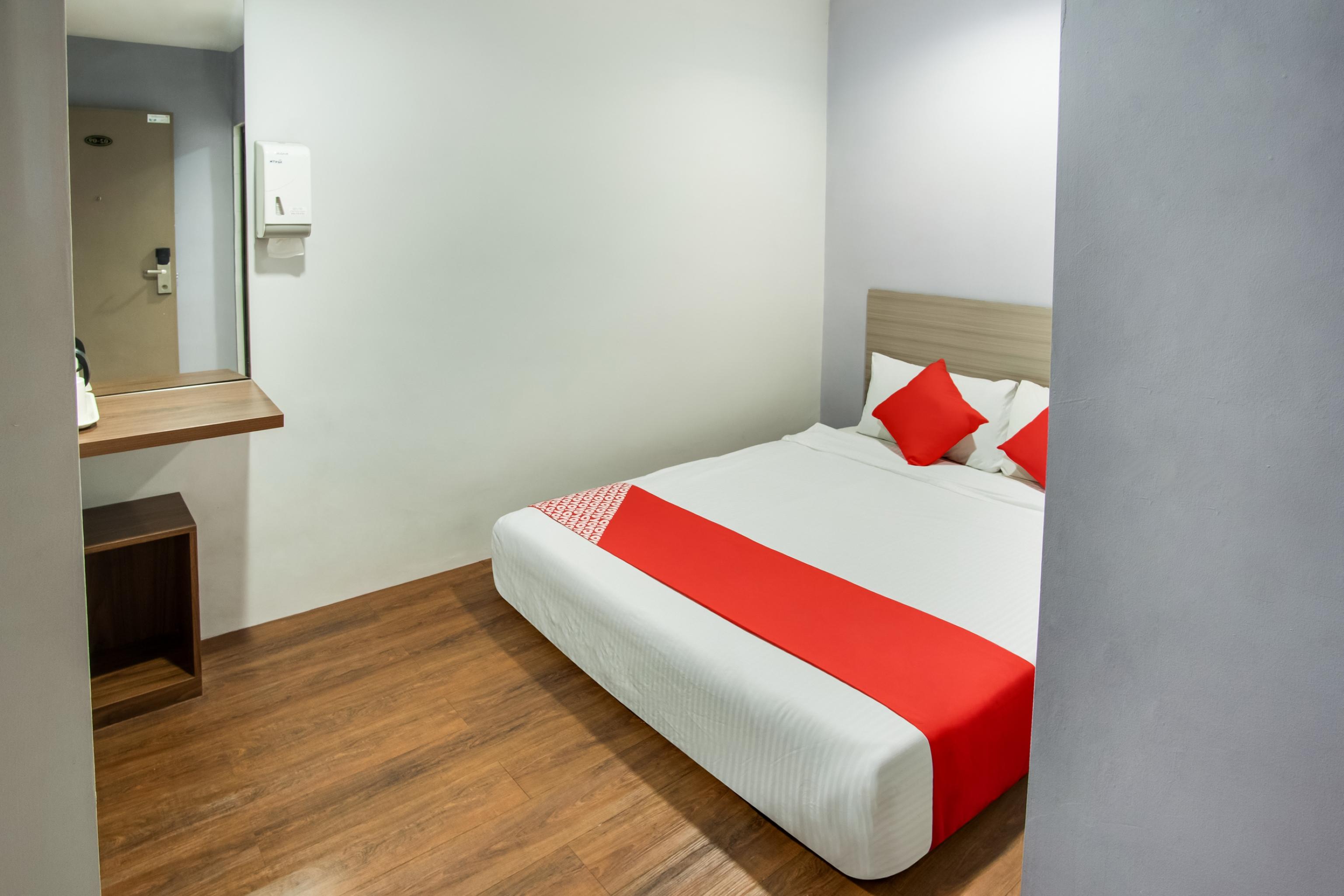 Oyo 89480 Dream House Hotel Секудаи Экстерьер фото
