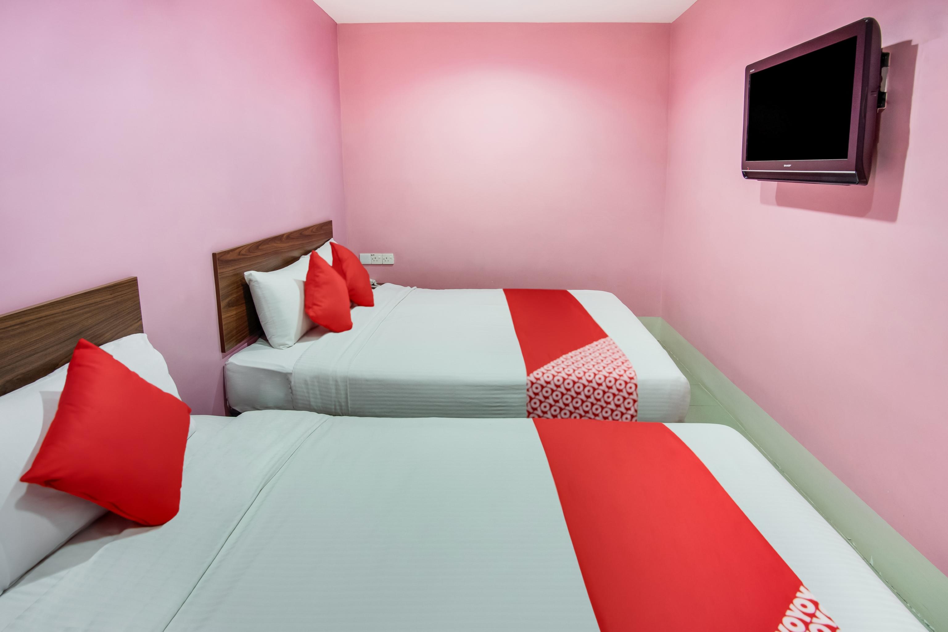 Oyo 89480 Dream House Hotel Секудаи Экстерьер фото