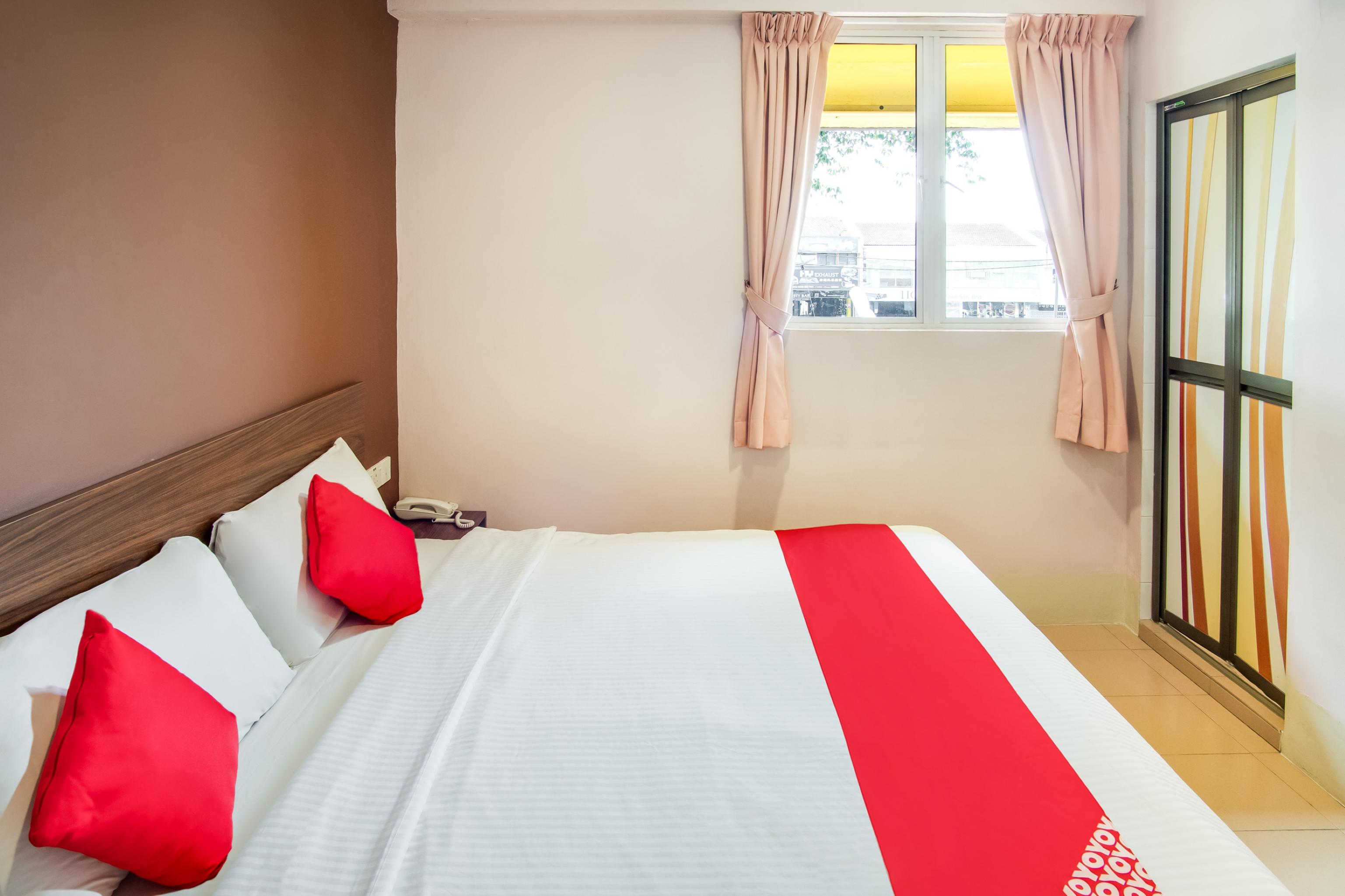 Oyo 89480 Dream House Hotel Секудаи Экстерьер фото
