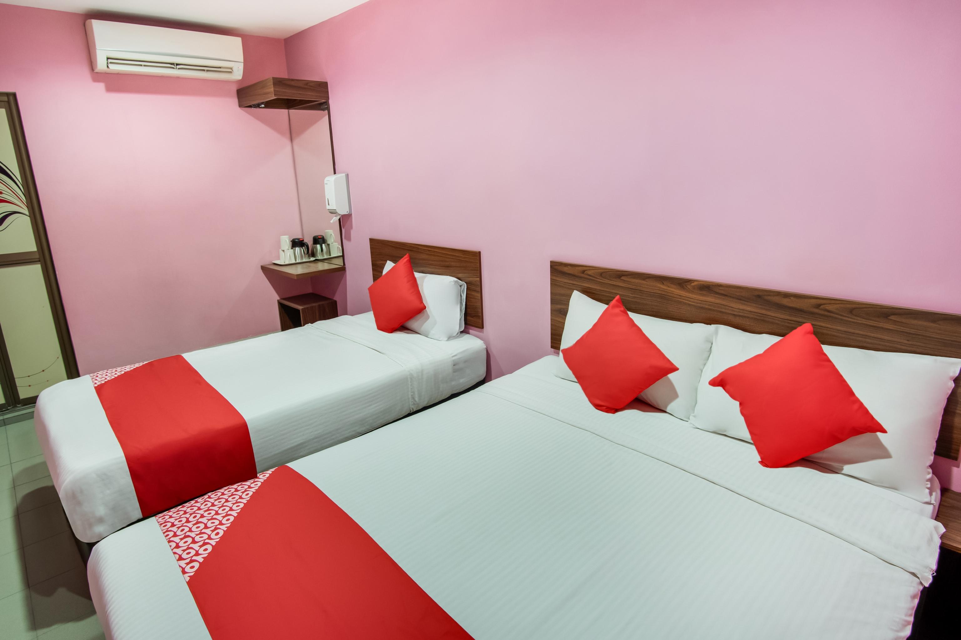 Oyo 89480 Dream House Hotel Секудаи Экстерьер фото