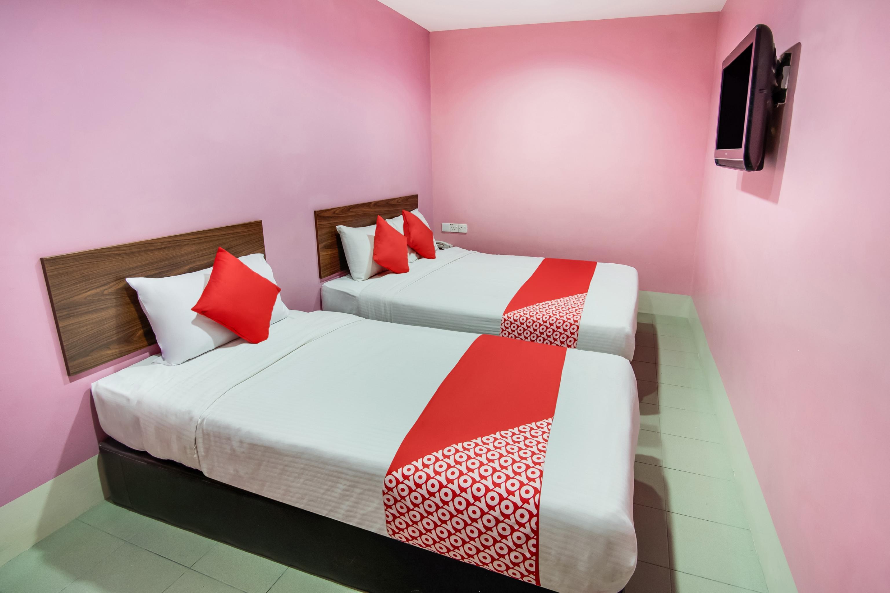 Oyo 89480 Dream House Hotel Секудаи Экстерьер фото