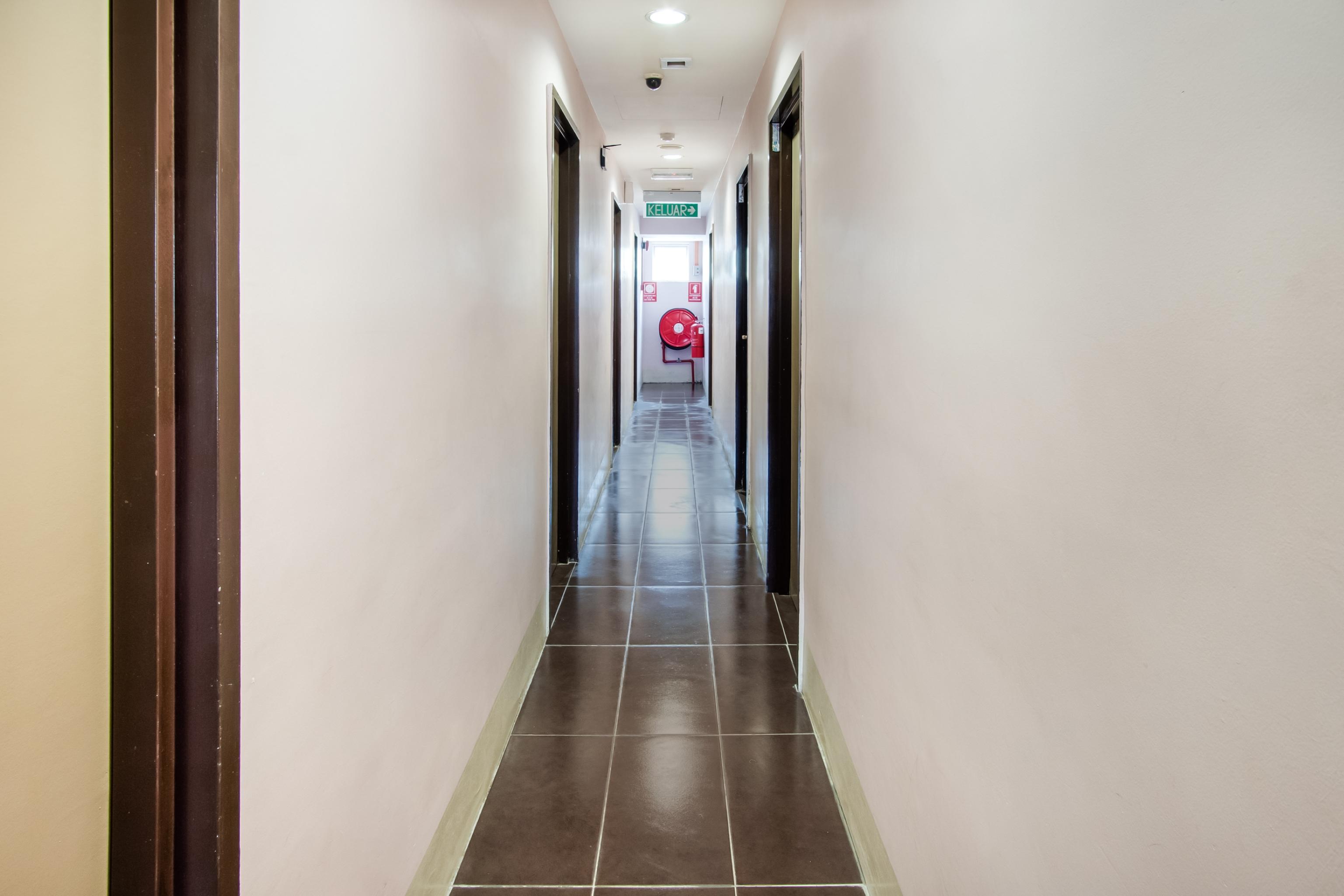Oyo 89480 Dream House Hotel Секудаи Экстерьер фото