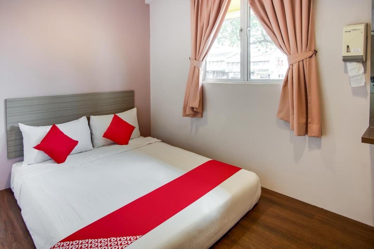 Oyo 89480 Dream House Hotel Секудаи Экстерьер фото